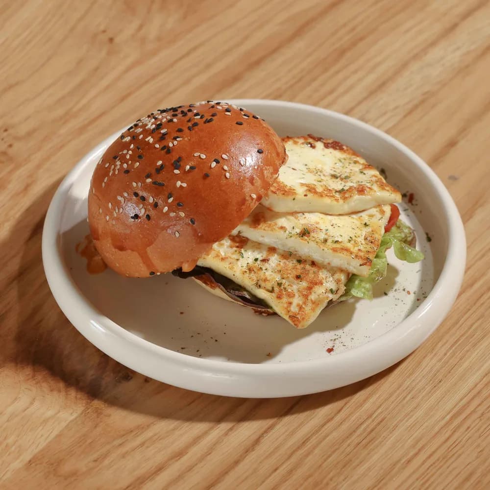 Spicy Tahini & Halloumi Bun
